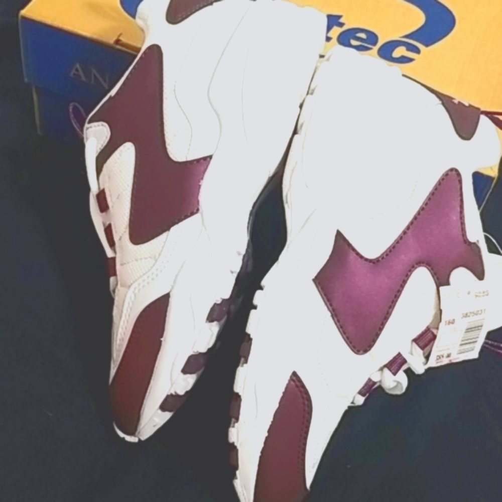 Liz  Claiborne Sneakers